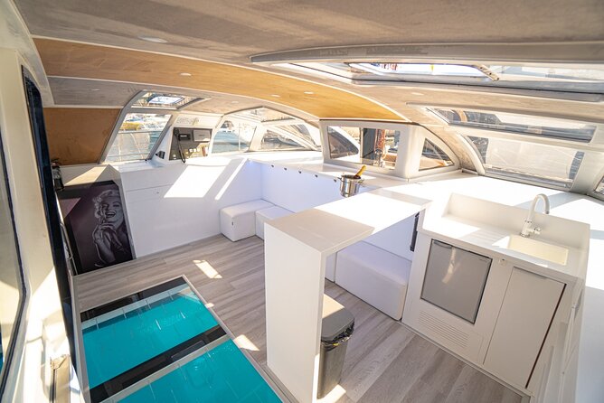 3 hrs. Whale Watching and Relaxing Chill Out Catamaran with glass floor - Setting out from Puerto Colón