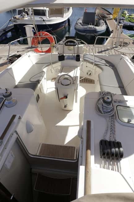 3h Whale Watching Private tour Beneteau Oceanis 440 - Returning to Puerto Colón after three hours
