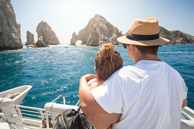 Cabo Whale Watch Three-Level Vessel and Majestic Arch - Meeting at the Cabo marina at 9:00 a.m.