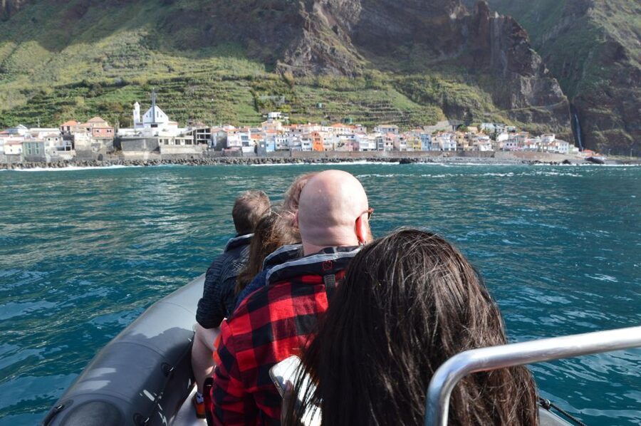 Calheta: Whale & dolphin watching small groups designer tour - Starting at Marina da Calheta
