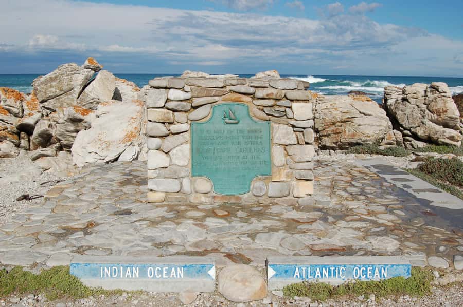 Cape Agulhas, Hermanus whales & Wine Tasting Day Trip - Key points at a glance