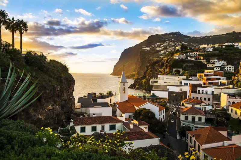 Funchal:Hop-on Hop-off Bus & Whale & Dolphin boat Excursion - Swimming at Fajã do Cabo Girão