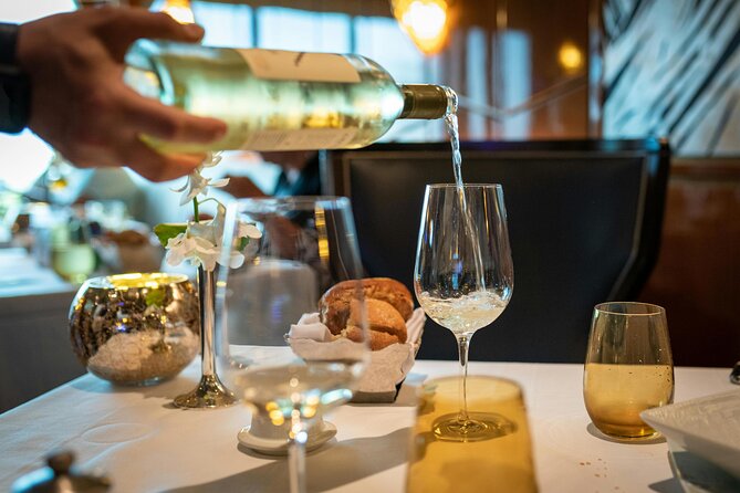 Hermanus Whale Watching and Wine Tasting - Four hours with Dave de Beer in Hermanus