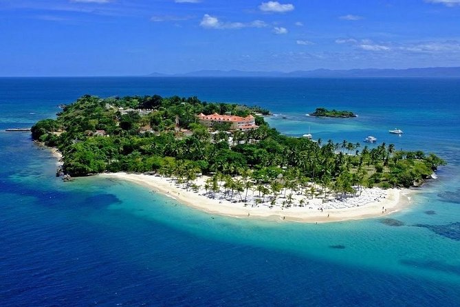 Humpback whales Watching + Samana Eco-Tour - Lunch and two hours at Cayo Levantado