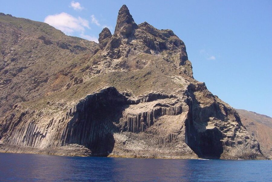 La Gomera: Whale Watching Tour on an Dynamic Boat - Searching for whales and dolphins near La Gomera