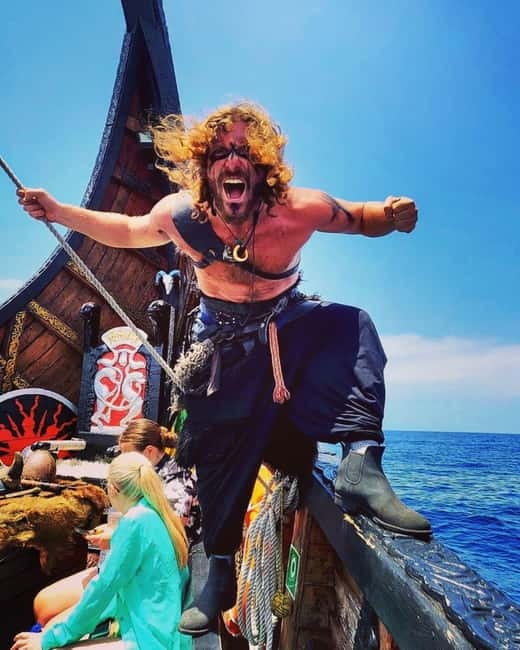 Los Cristianos: Whale Watching Cruise w/Swim Stop & Drinks - From Los Cristianos Harbour to open Atlantic water