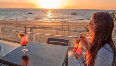 Moreton Island: Tangalooma Whale Watching & Dolphin Viewing