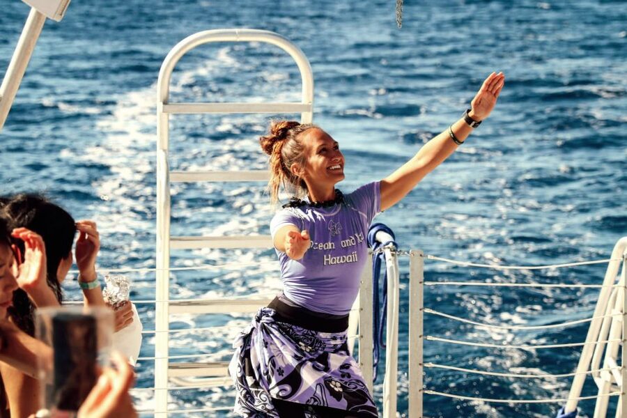 Oahu: Waikiki Whale Watching Tour-Donut and Coffee Included - What the $100 price really covers