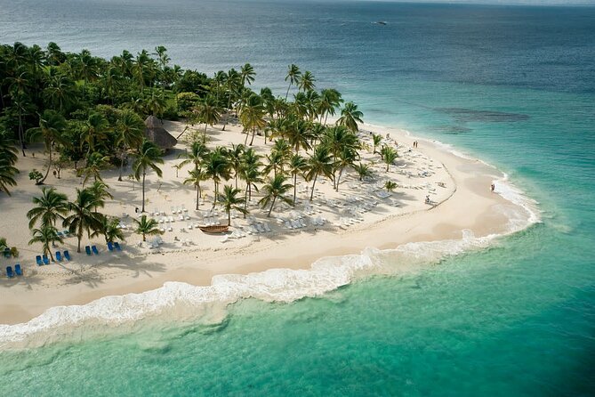 Samaná Experience Whale – The Lemon Waterfall & Bacardi Island - Dominican lunch after the waterfall