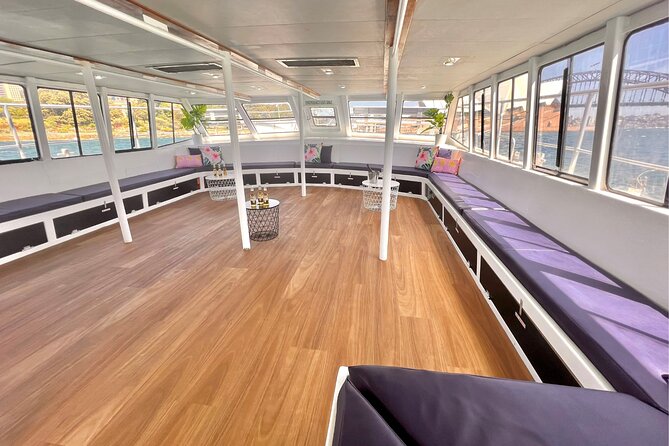Sydney: Whale Watching Adventure Cruise - The 40-minute run toward open water