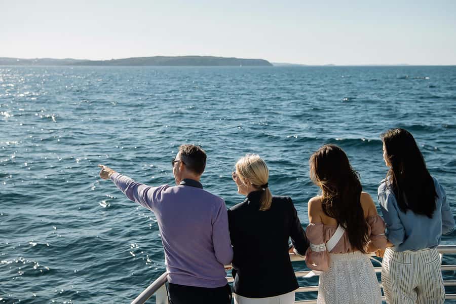 Sydney: Whale Watching & Wildlife Cruise - Watching humpback whales in their migration season