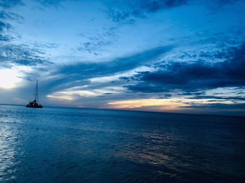 Trincomalee : Whale & dolphin watching +pigeon island tour - What to pack for a more comfortable day