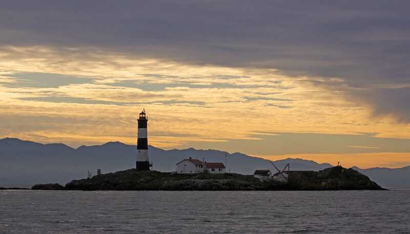 Victoria: Sunset Whale Watching Tour on an Open Scarab Boat - Small details that improve the outing