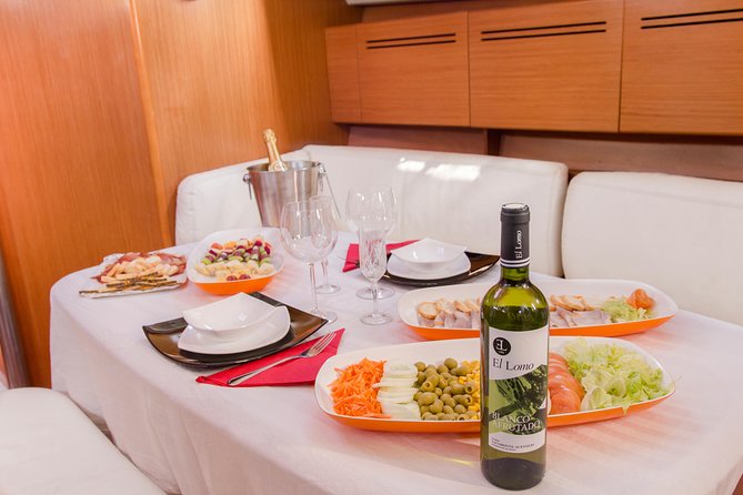 Whales & Dolphins watching in exclusive sailboat - Should you book White Tenerife?